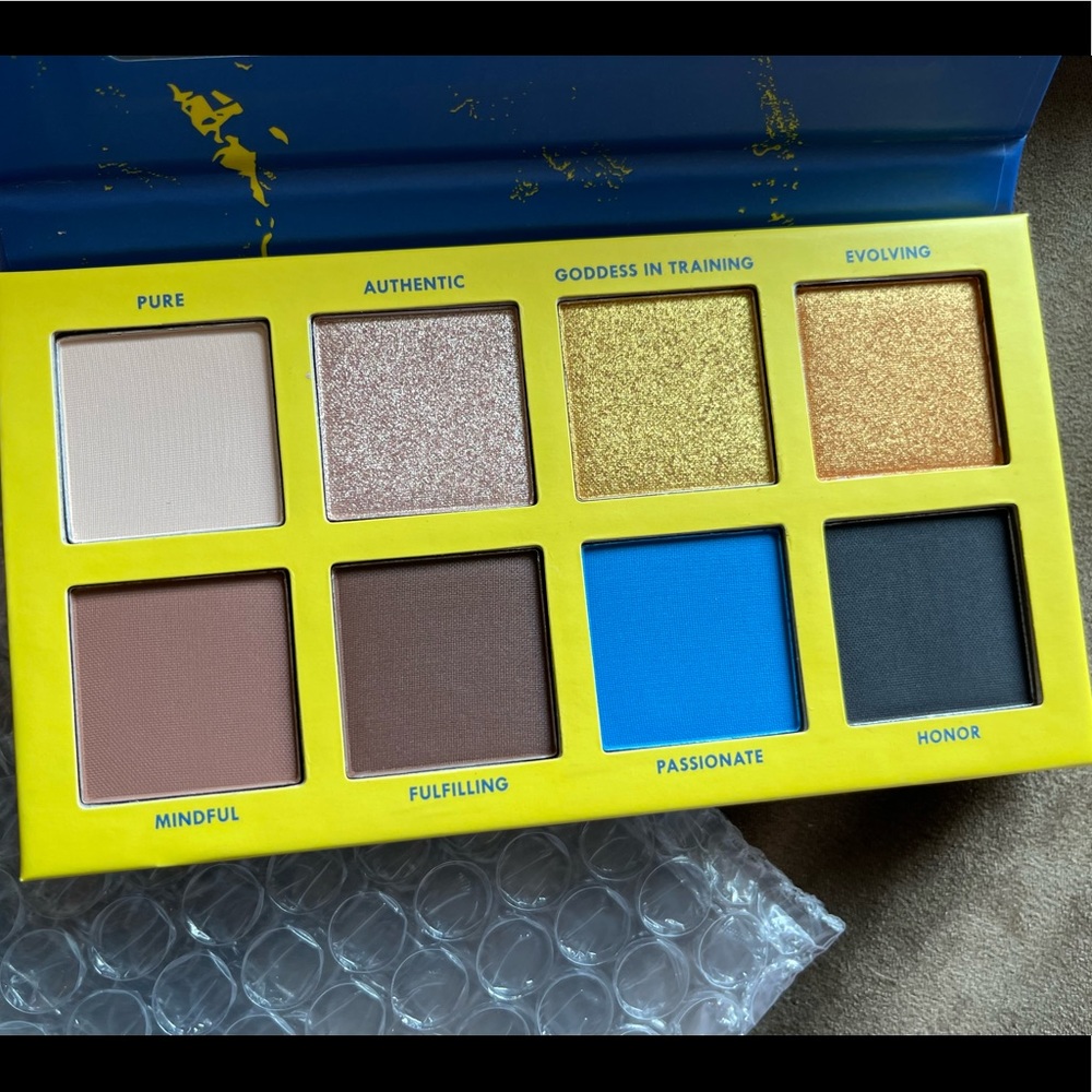 NIB Limited Edition Chella Divine Purpose Eyeshadow Palette Makeup